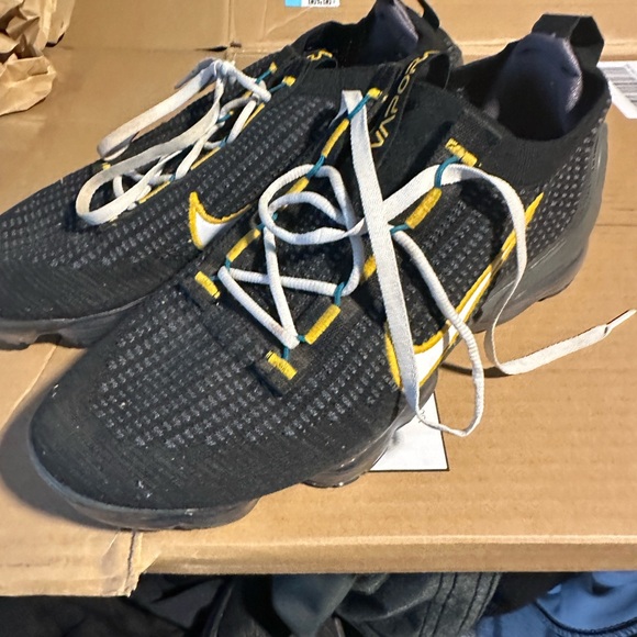 Nike Air VaporMax 2021 FK
Black University Gold - Picture 4 of 5